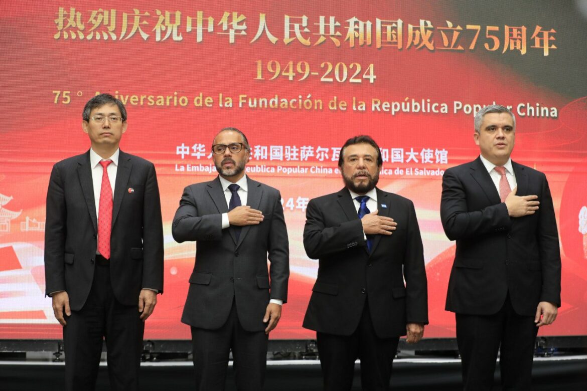 Vpdte. Ulloa y presidente de la Asamblea Legislativa asisten al 75° aniversario de fundación del gigante asiático China