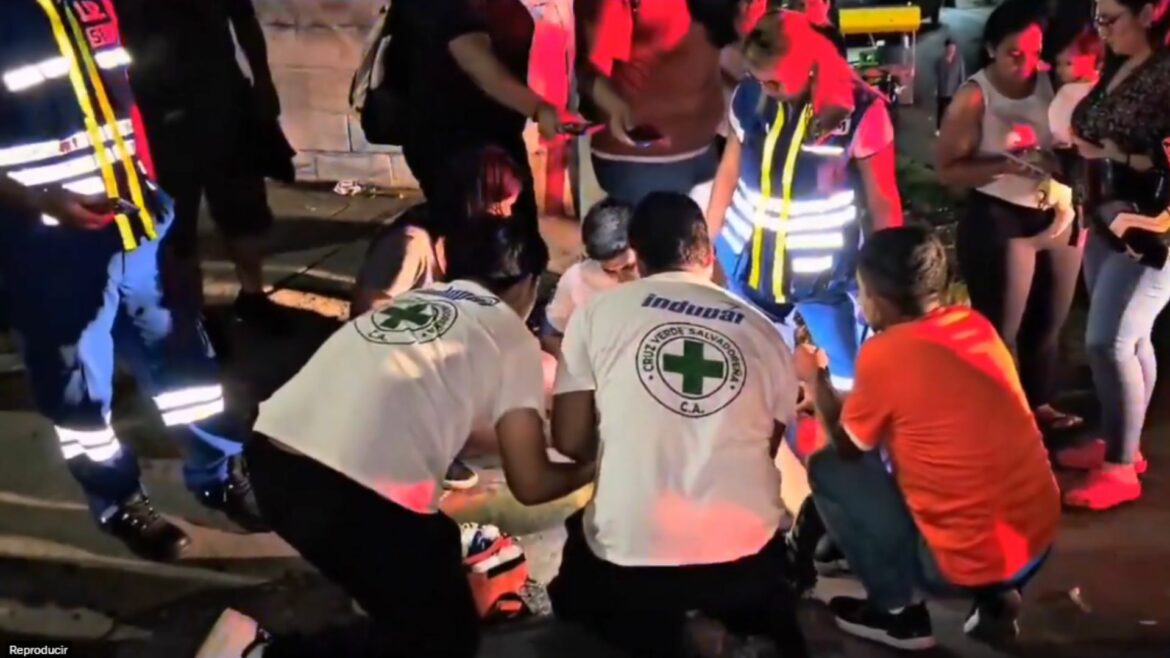 Motociclista resulta lesionado tras quedar atrapado debajo de un autobús del transporte colectivo
