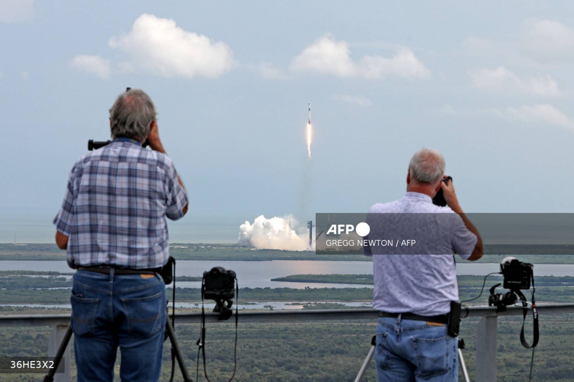 Misión de SpaceX partió al rescate de astronautas atrapados en la ISS