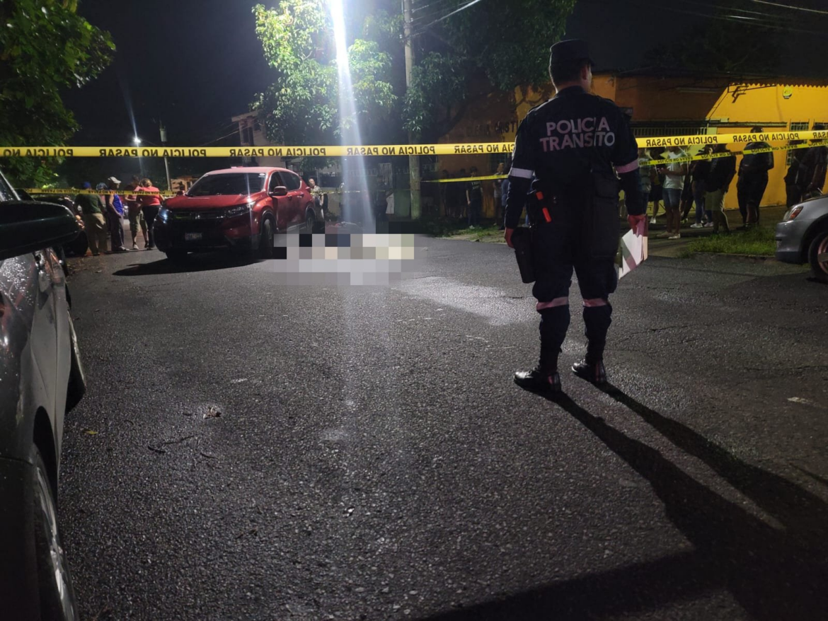 Motociclista muere tras chocar con un vehículo en Soyapango