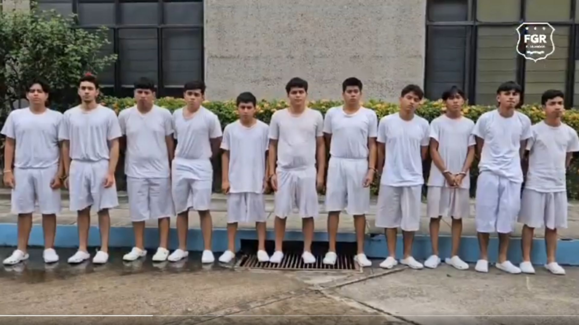 Tribunal inicia audiencia contra los 20 estudiantes de la pandilla «La Raza», ¿FGR solicita prisión?