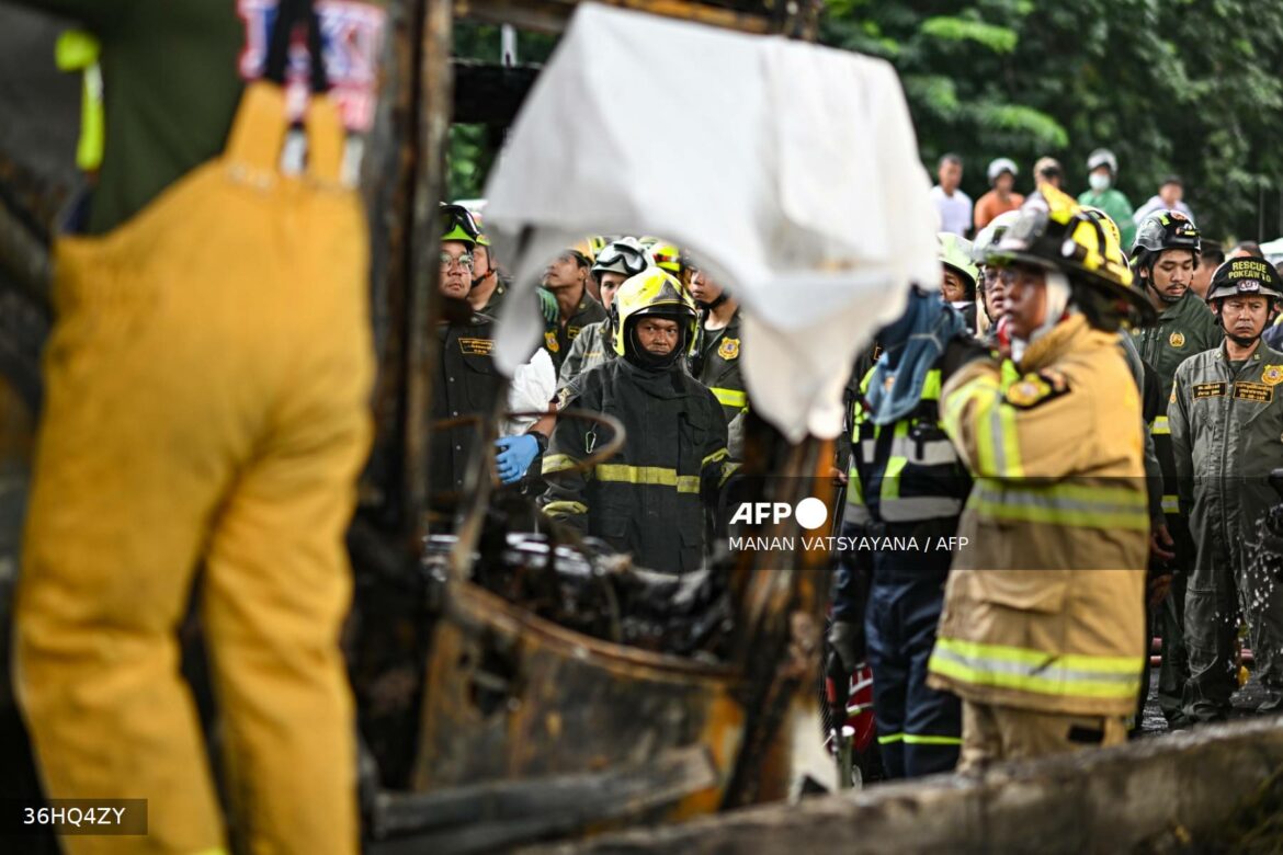 Un autobús escolar se incendia en Tailandia causando varios muertos