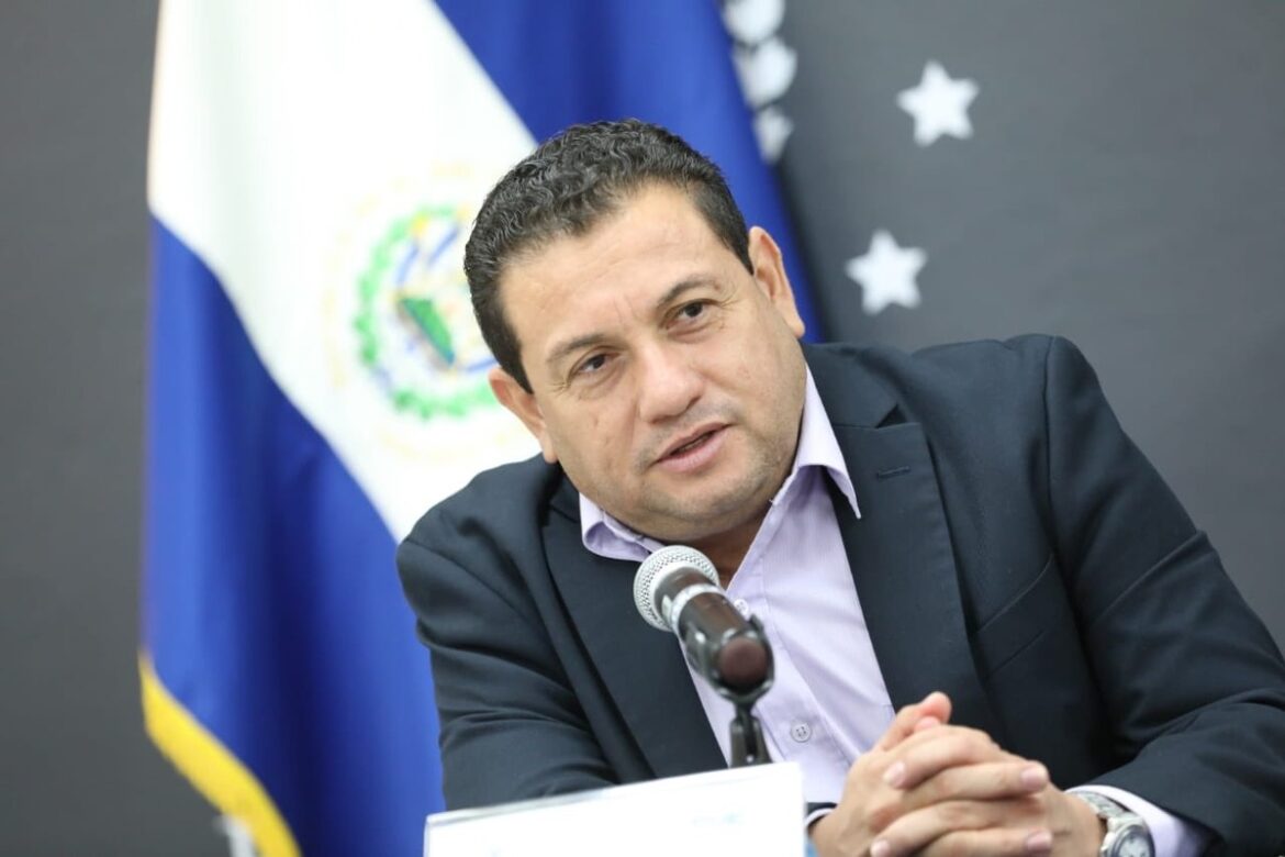Mtro. Castro lanza advertencia al sector privado, alcaldías e instituciones públicas sobre la retención de cuotas: ISSS, AFP o préstamos