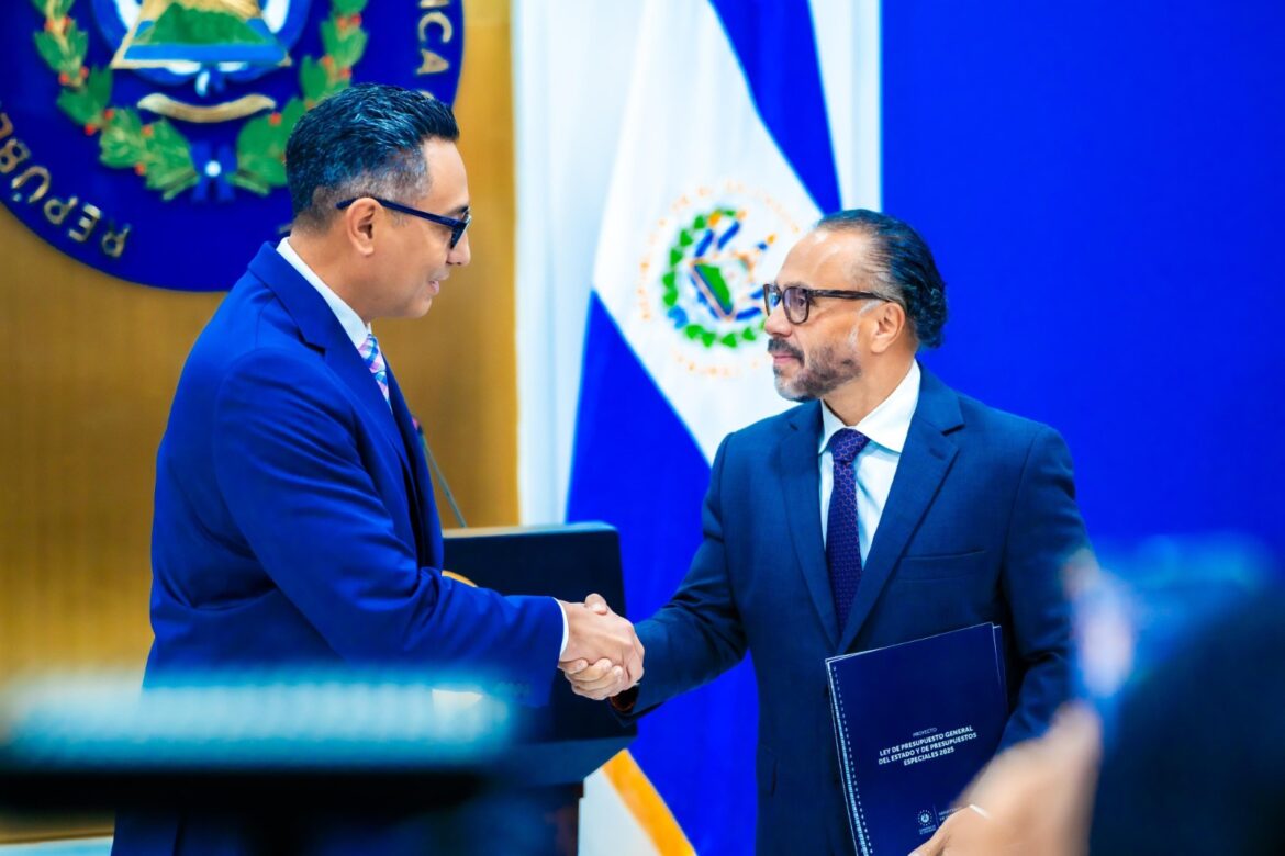 «Promesas cumplidas», presidente Bukele tras presentación del Presupuesto 2025 con déficit cero