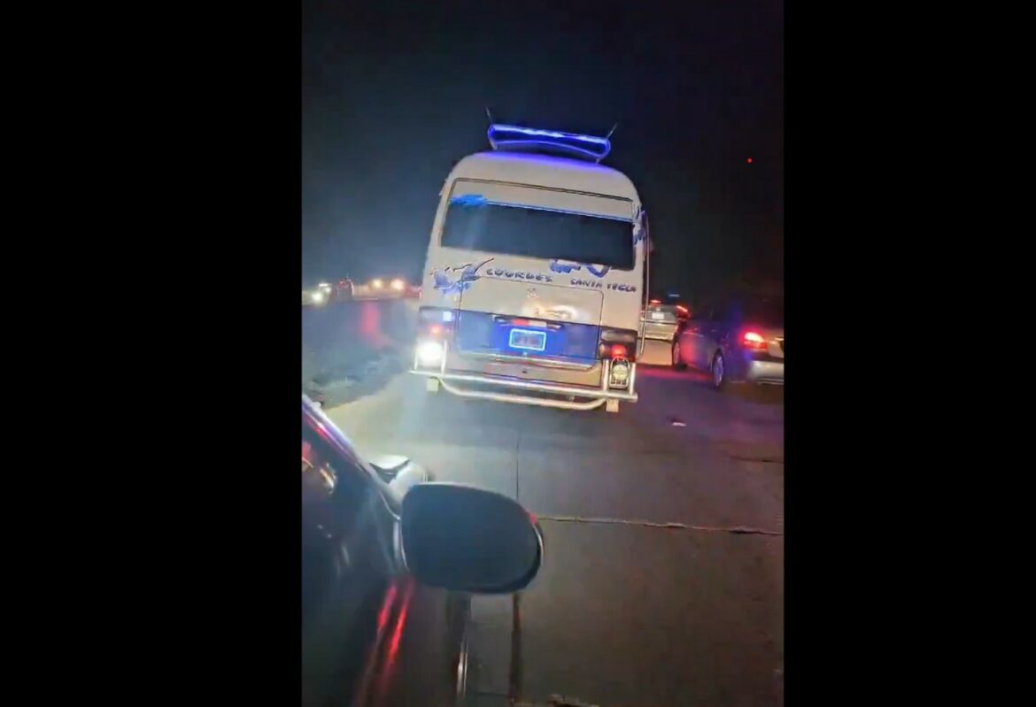 VMT sanciona a conductor de microbús de la ruta 17 por instalar señales rotativas luminosas