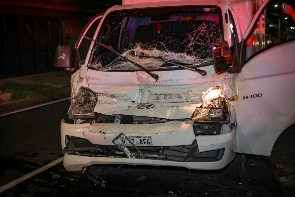 Un lesionado tras accidente vial en Av. Bernal y calle Constitución