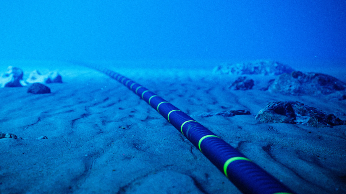 Gobierno hará despliegue de cable submarino para superar problemas de conectividad de internet en distintos puntos de El Salvador