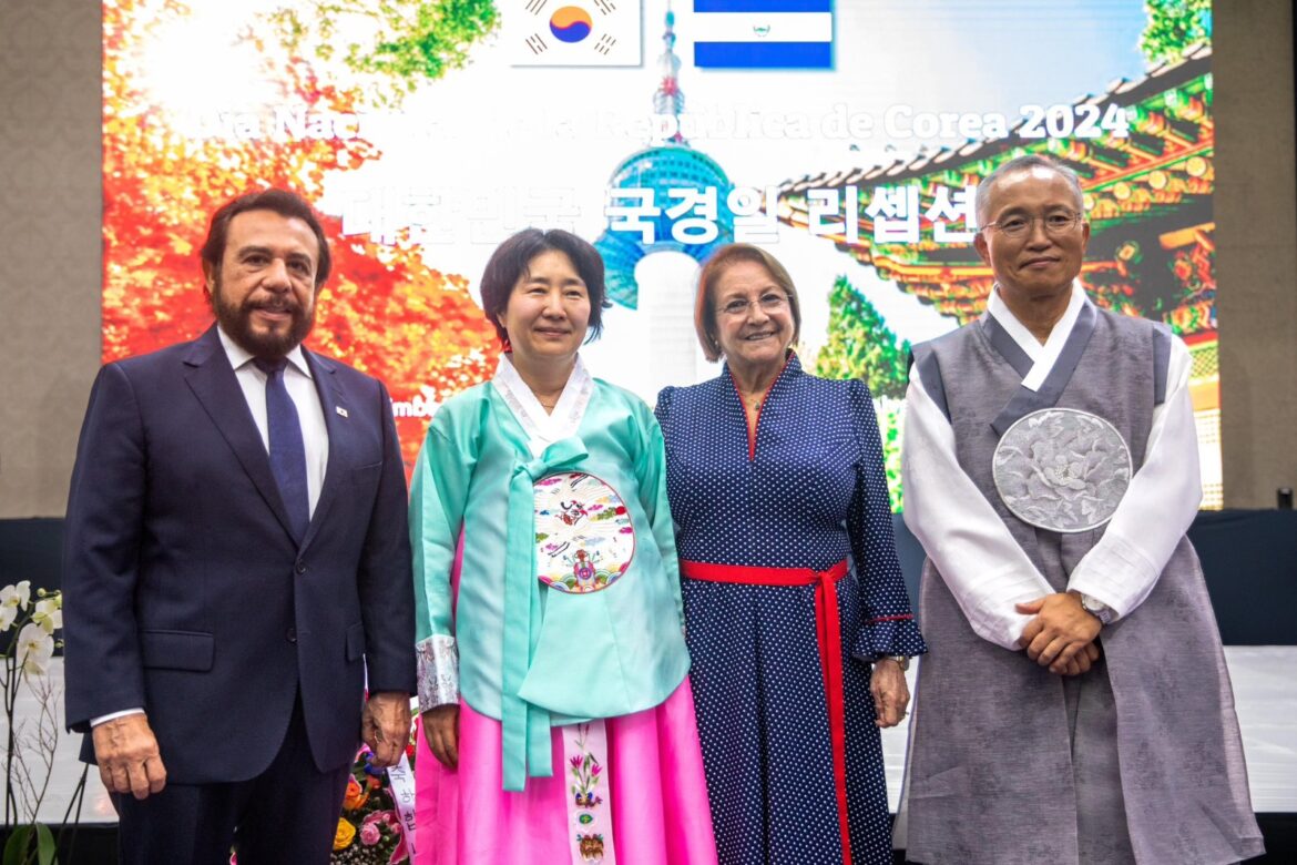 Vpdte. Ulloa participa en conmemoración del 4,357º aniversario de la Fundación Nacional de la República de Corea