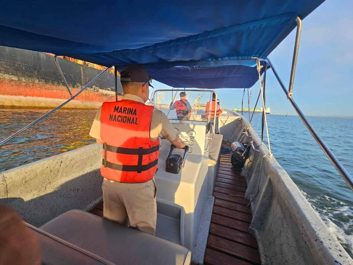 Buscan a pescadores reportados como desaparecidos al sur de la playa Los Cóbanos