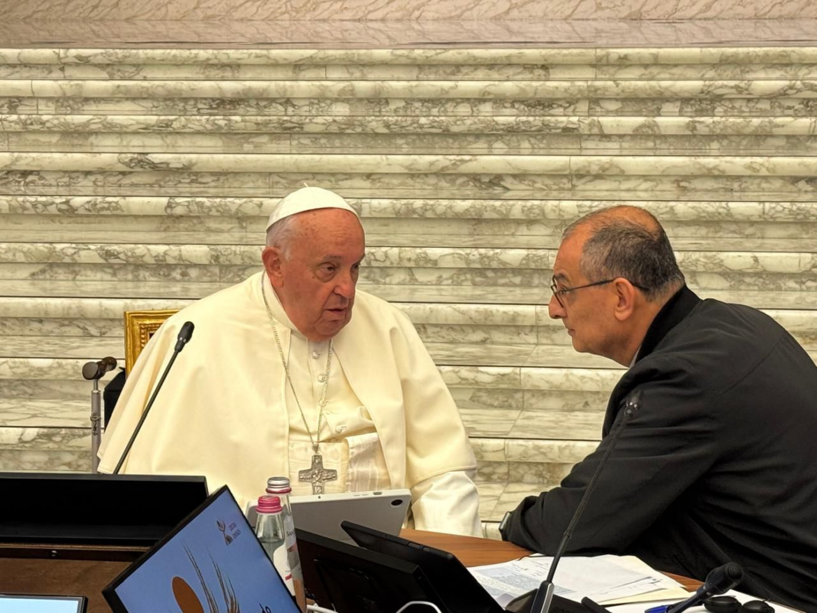 El papa Francisco conversó con monseñor William Iraheta, obispo de El Salvador