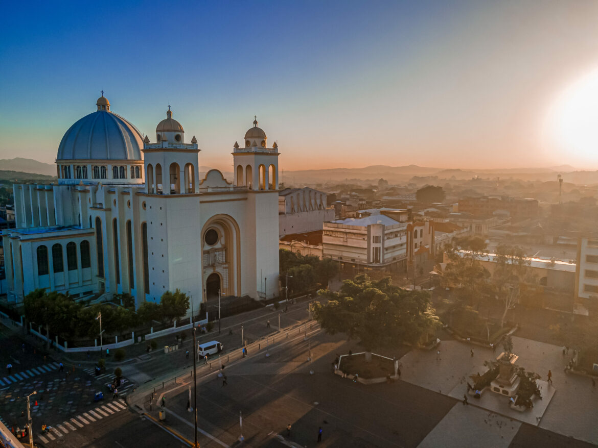 VMT informa sobre restricción vehicular en el Centro Histórico de San Salvador
