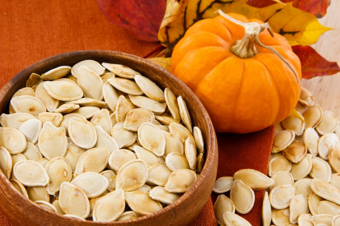Por estas razones debes de comer semillas de calabaza