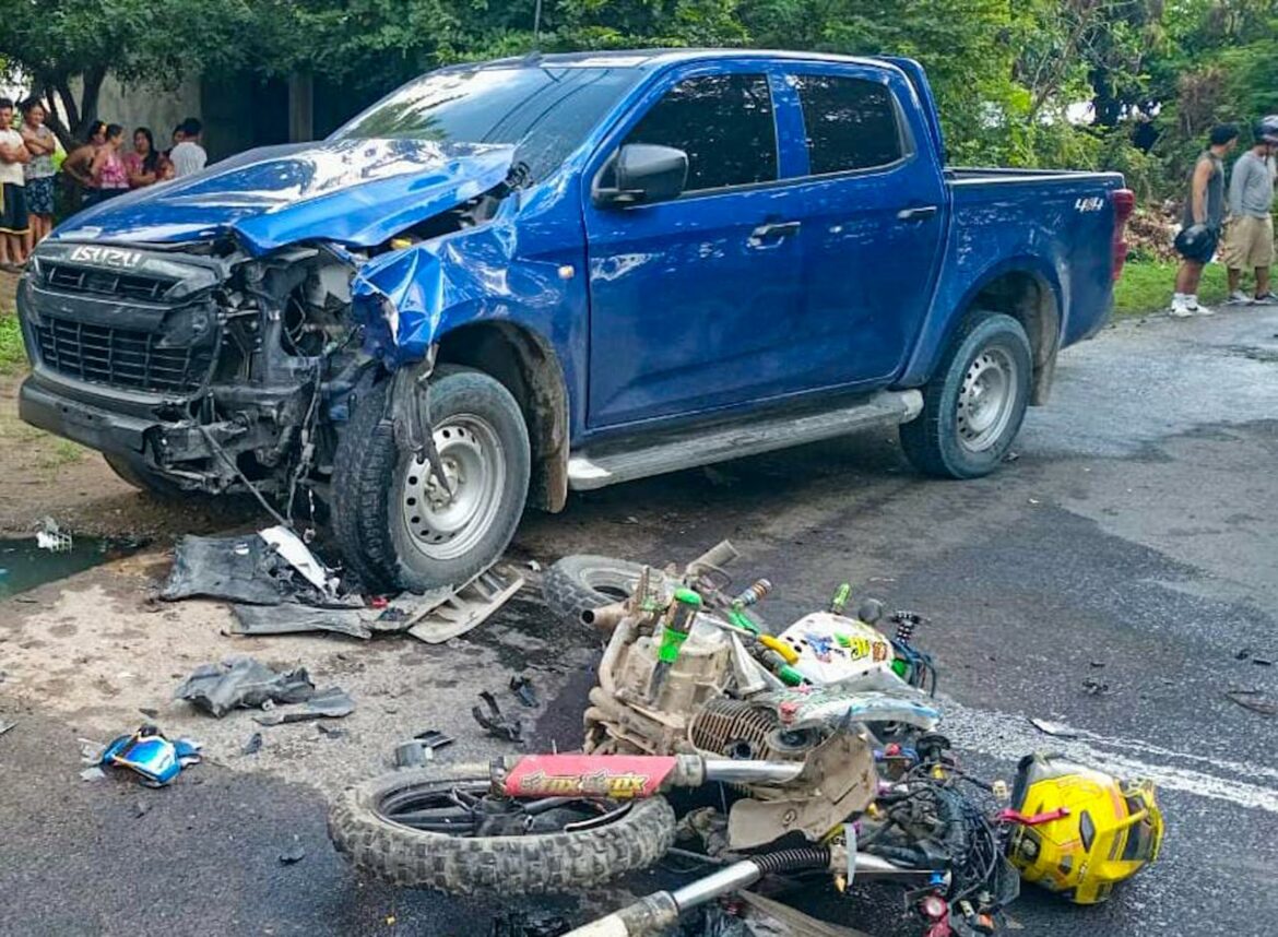 Un motociclista falleció después de chocar con un pick up en Chalatenango