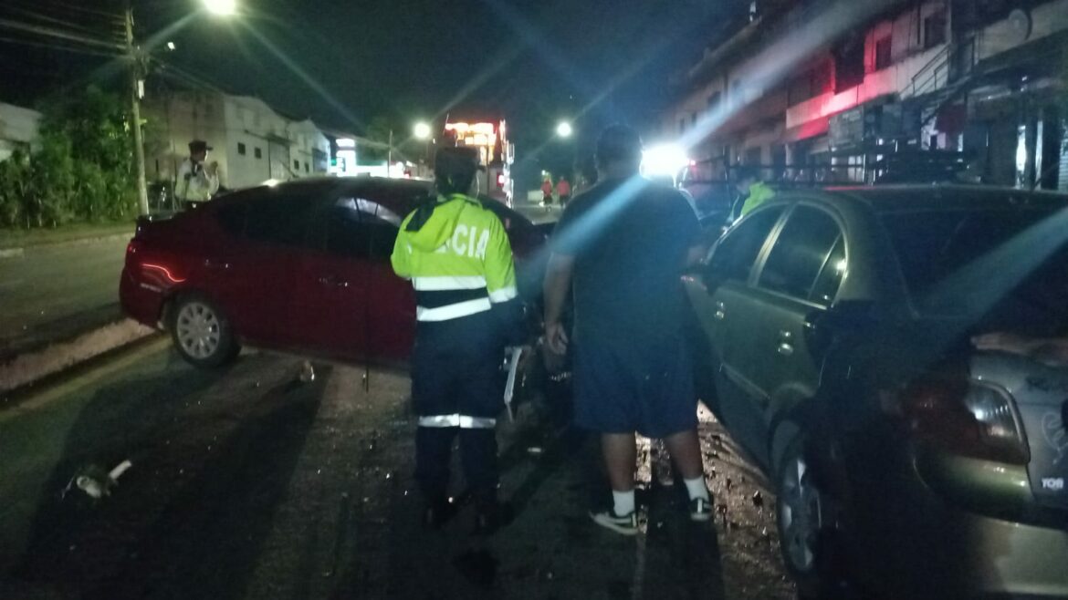 Cuatro personas resultaron lesionadas en un triple accidente de tránsito