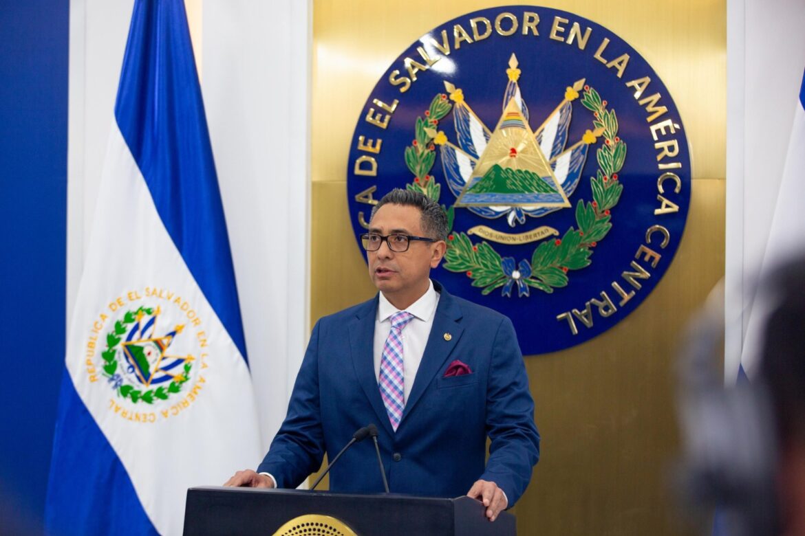 Ministro de Hacienda aclara que recorte de plazas en el Presupuesto 2025, se debe a que la mayoría son «vacantes»
