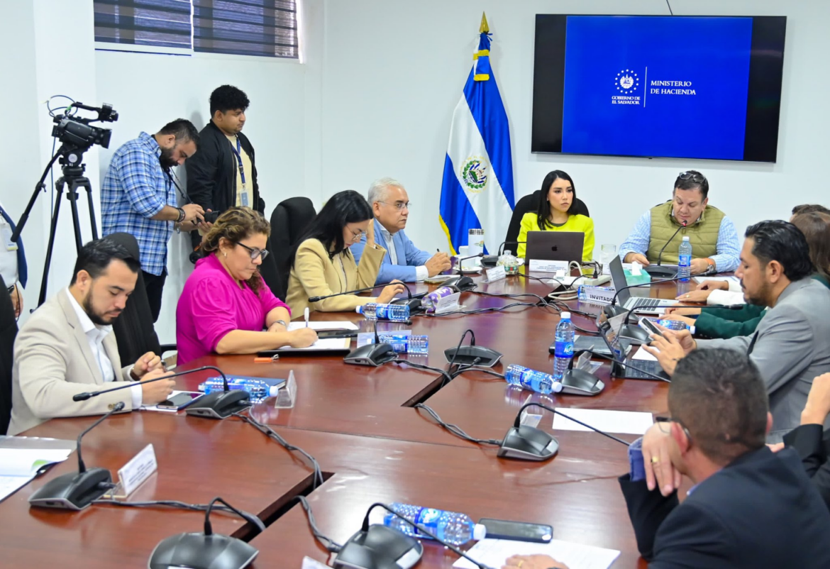 Diputados reorientan $159 millones de Hacienda a Educación, Defensa, PGR y MOP