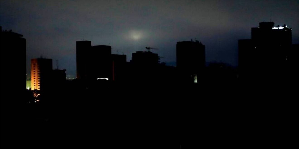 Ecuador anuncia apagones de hasta diez horas para evitar «colapso» eléctrico
