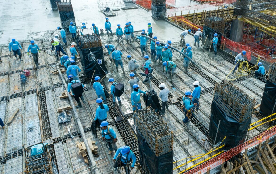 DOM por finalizar colocación de concreto en unos de los niveles del nuevo Hospital Rosales