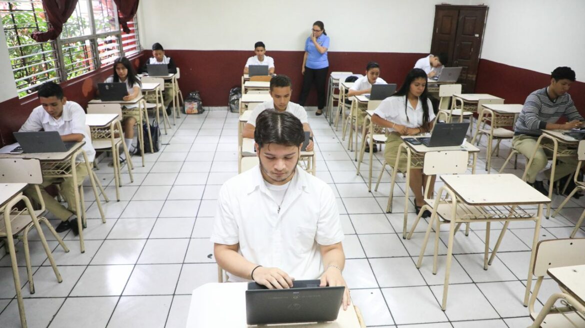 MINED suspende evaluaciones diagnósticas  (cuestionario socioemocional, vocacional y de inglés) por problemas tecnológicos