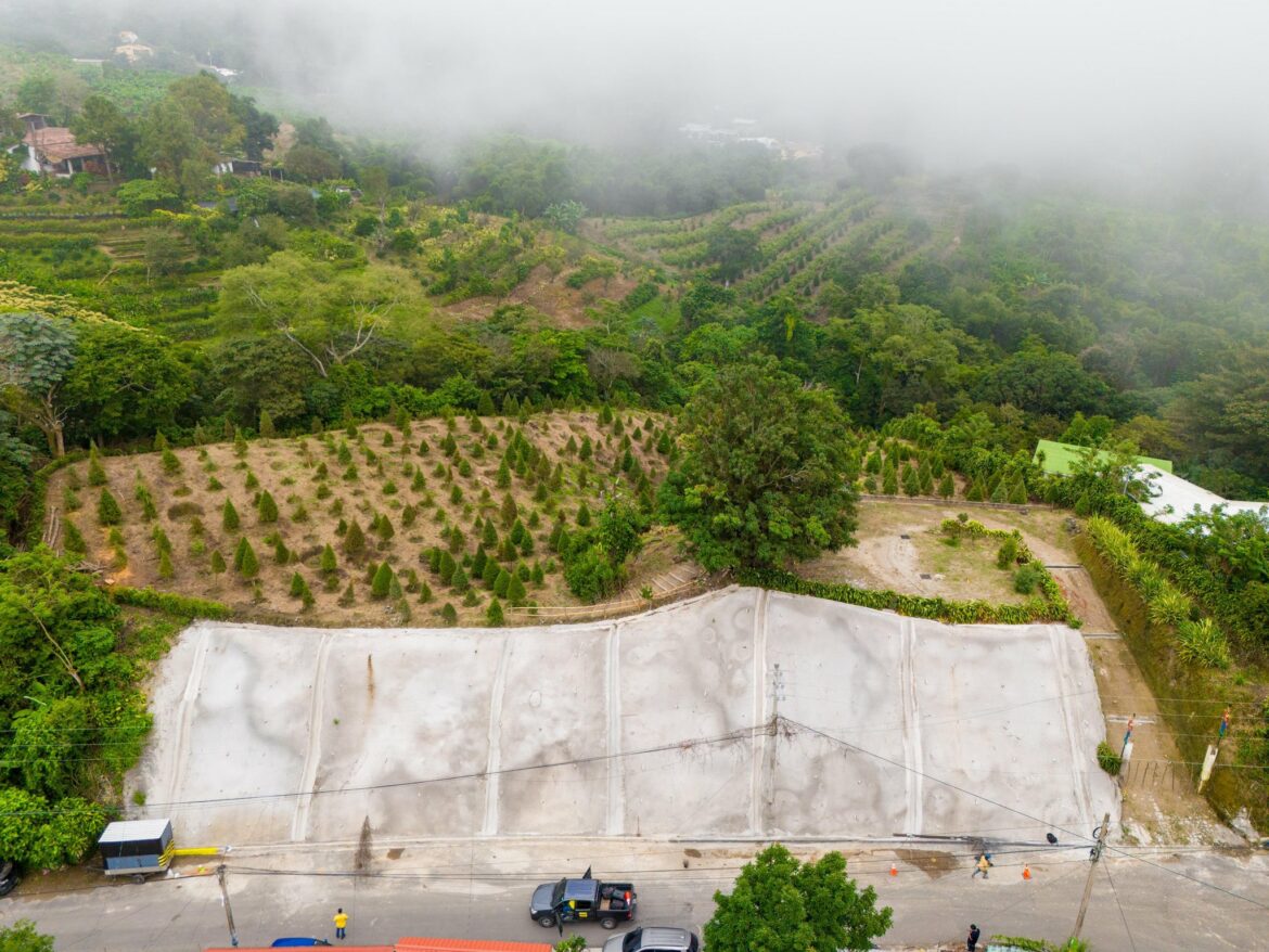 MOPT entrega obras del Plan Mitigación en la calle Antigua a Panchimalco, en el sector de Quintas Doradas