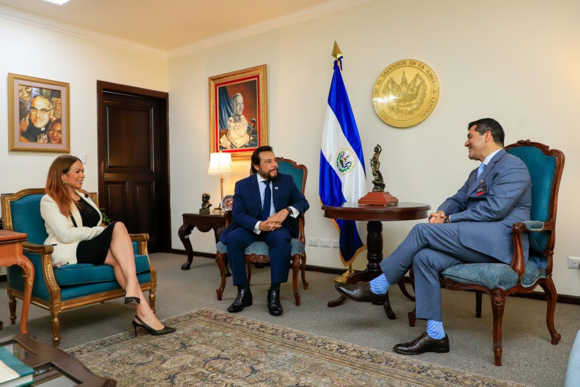 El Salvador fortalece proyectos sociales y educativos con la organización The Trust For The Americas