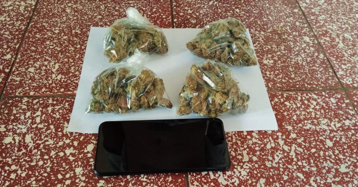 Sorprendido con varias porciones de marihuana
