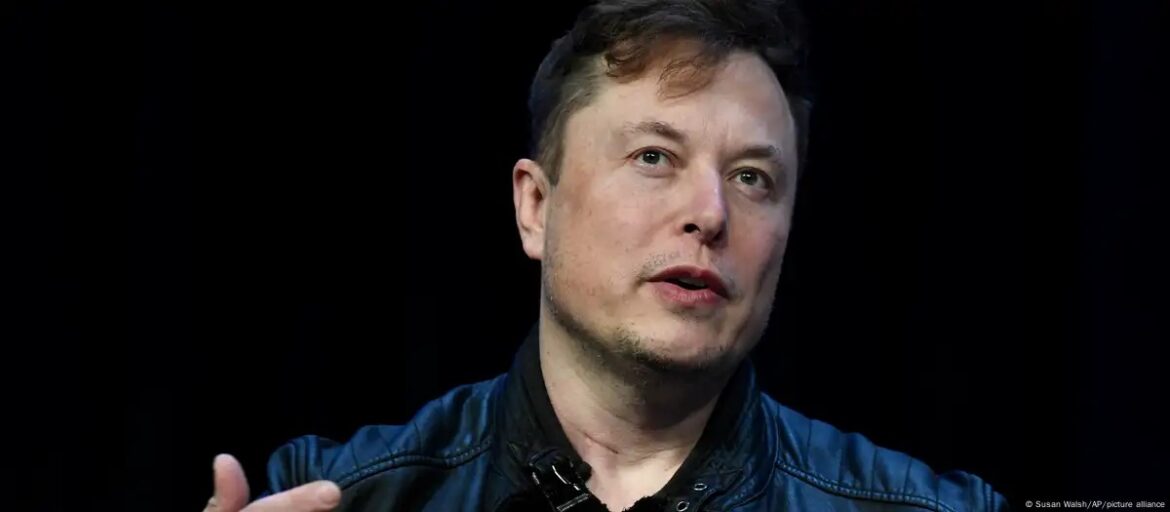 Musk: Tesla producirá taxi sin conductor a partir de 2026