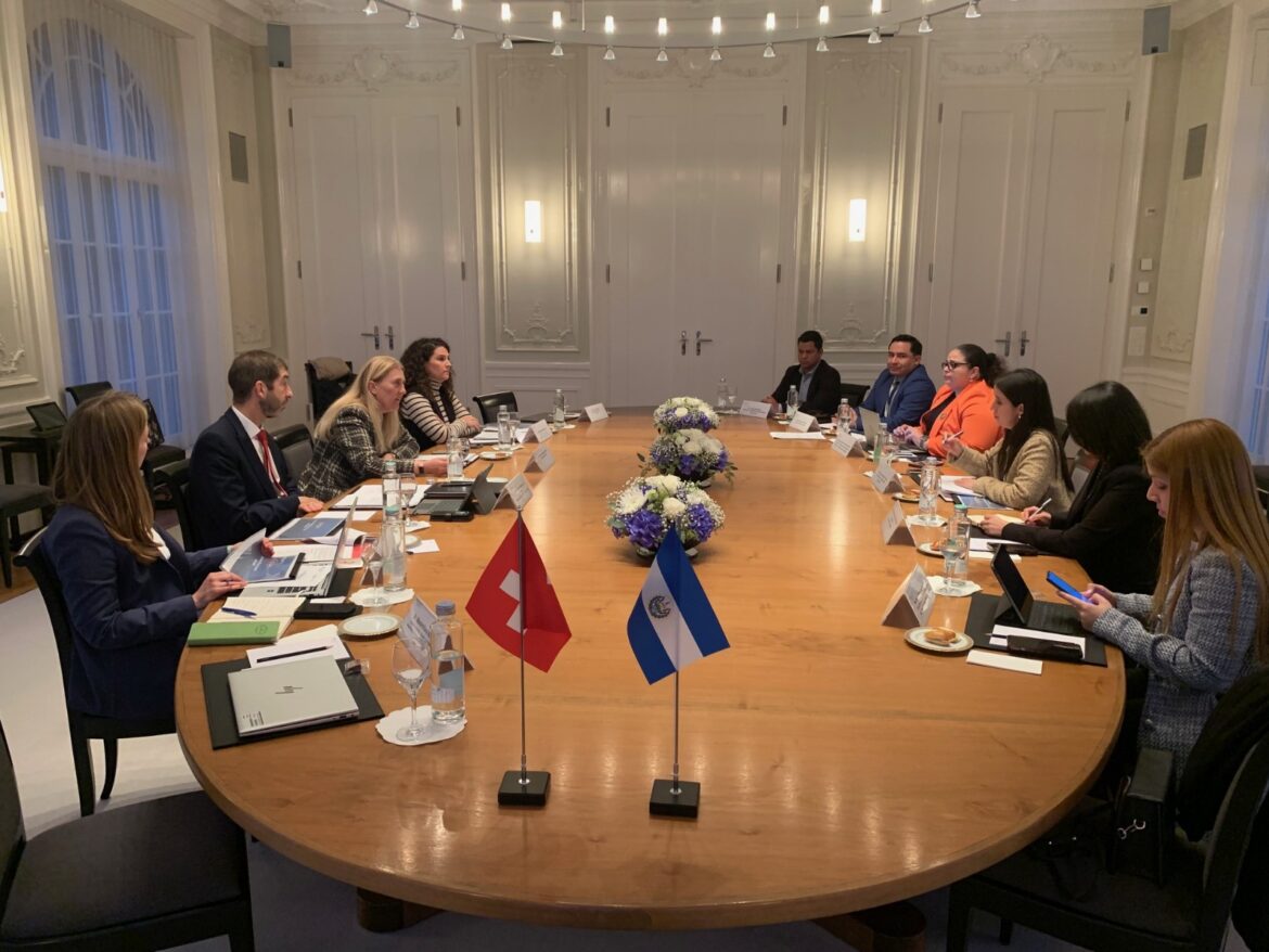 Reunión entre autoridades de la Confederación Suiza y El Salvador