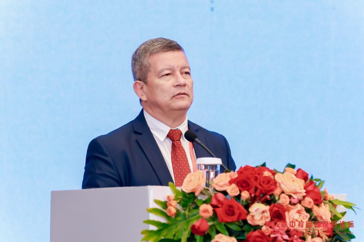 Manuel Flores es nombrado Presidente de la Federación de Amistad China – América Latina y el Caribe