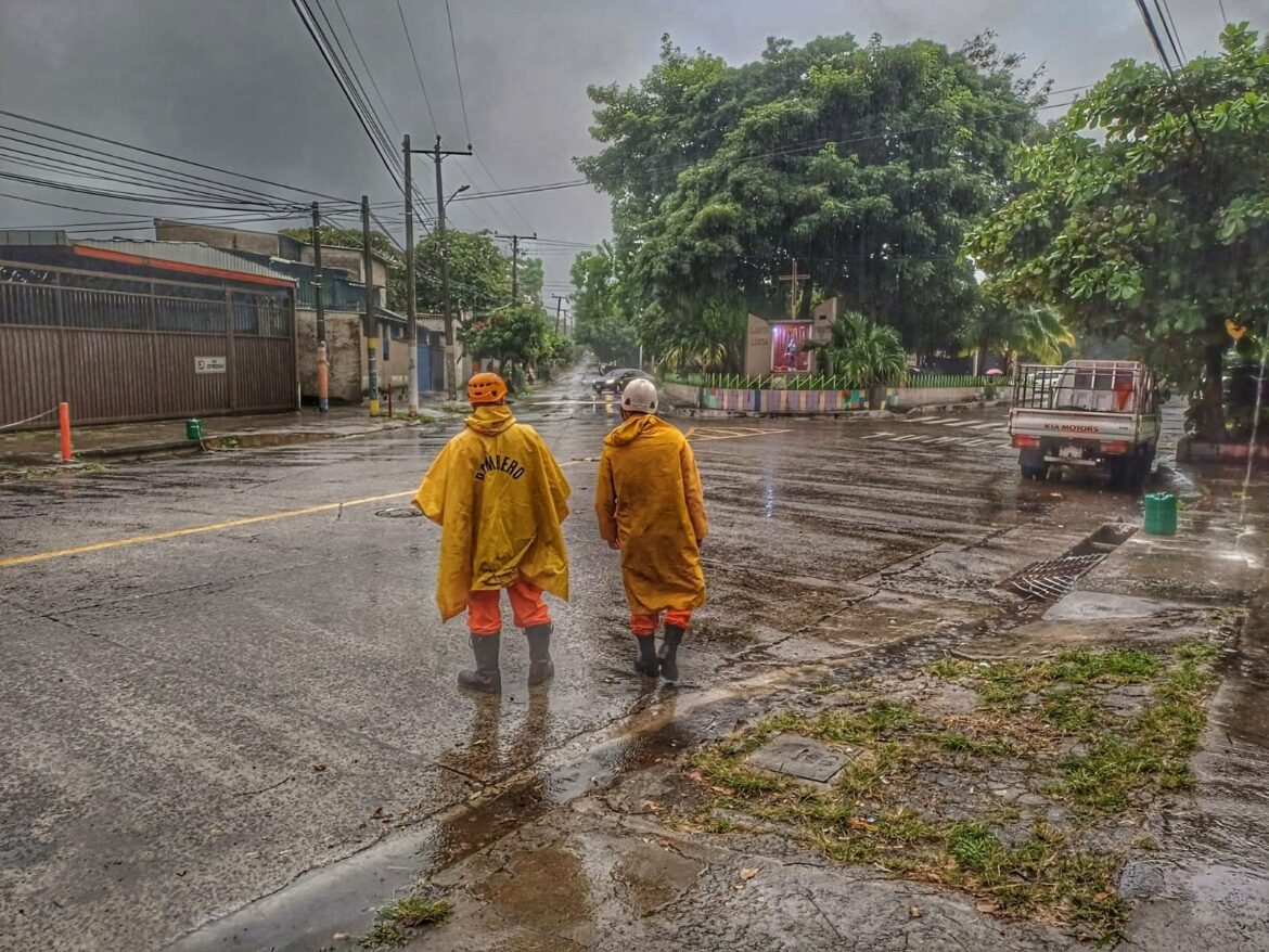 Ministro López informa que a partir de este día se prevé un aumento en las lluvias en diversas zonas del país