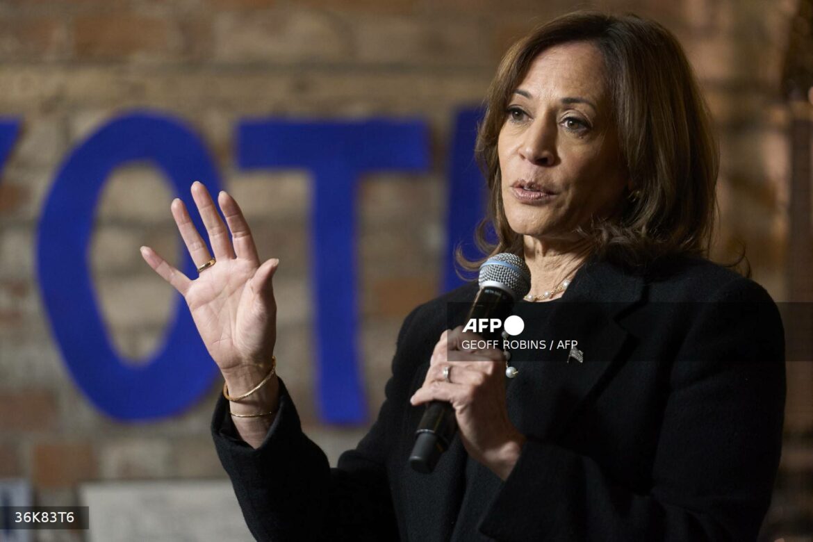 Harris cuestiona salud mental de Trump tras recital de canciones en acto electoral