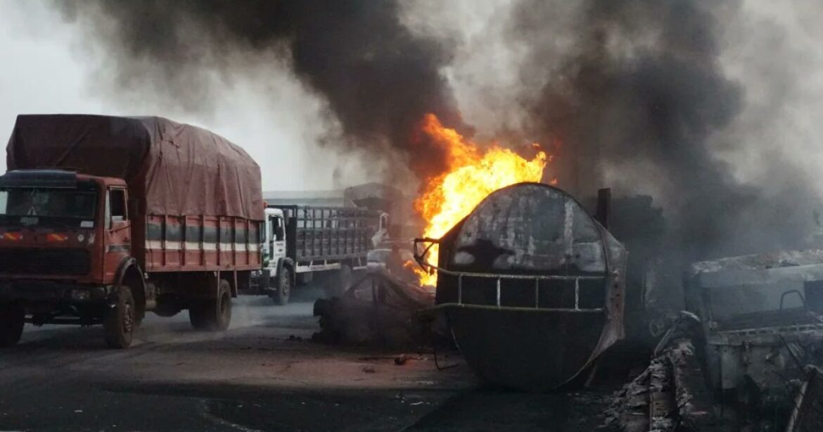 Casi 100 muertos en Nigeria en explosión de camión cisterna de combustible