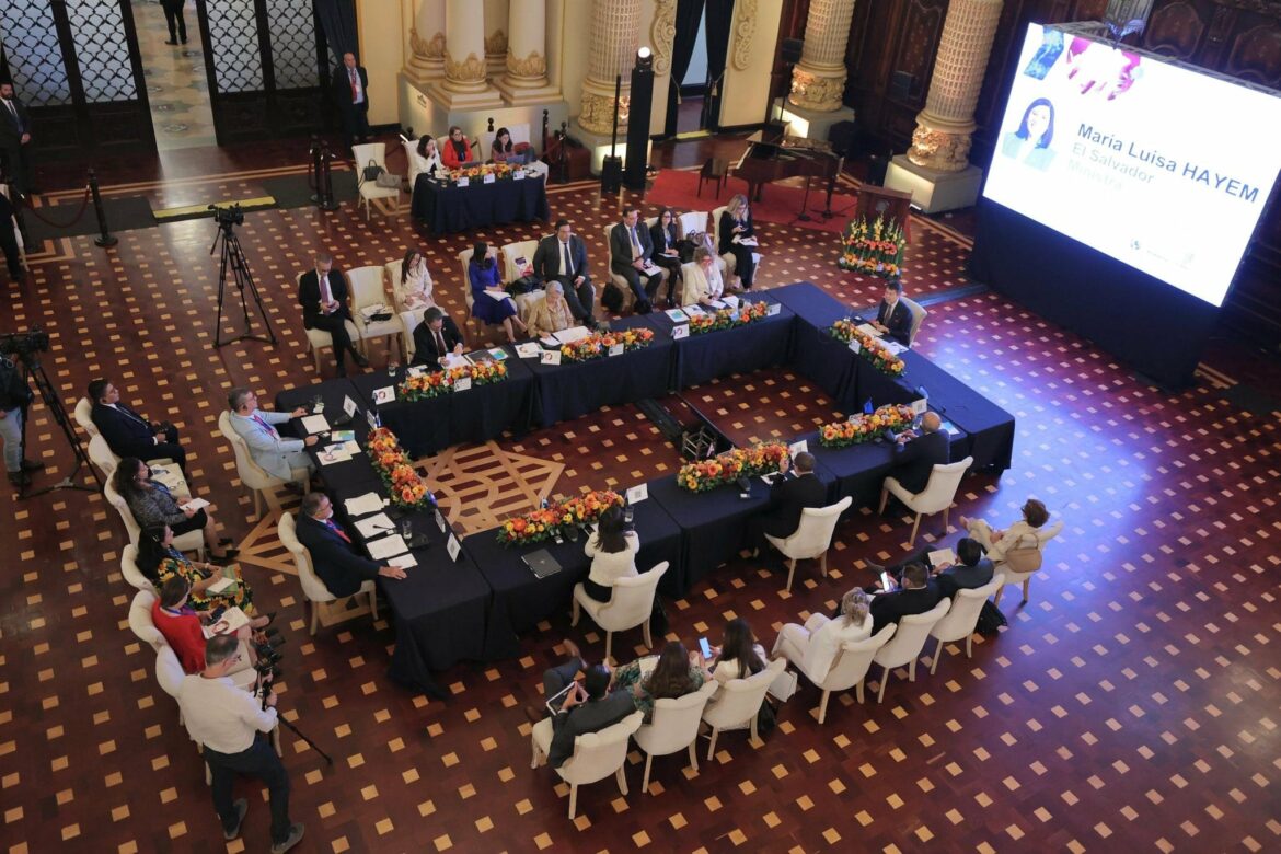 El Salvador se compromete a continuar promoviendo el uso de nuevas tecnologías en sectores claves como la economía