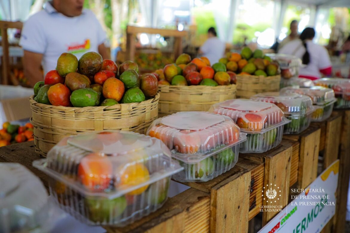 Realizan feria del Jocote Corona en el Parque Natural Cerro Verde, Santa Ana