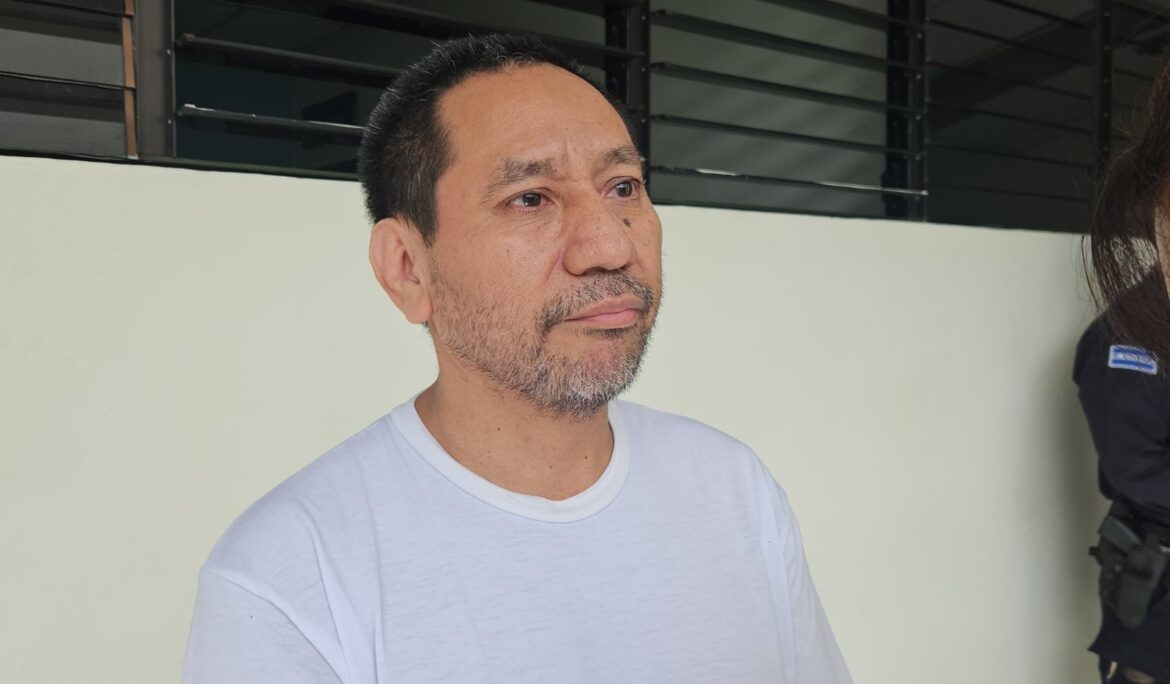 Exfiscal auxiliar acusado de acoso sexual y por revelación de documentos secretos, permanecerá detenido