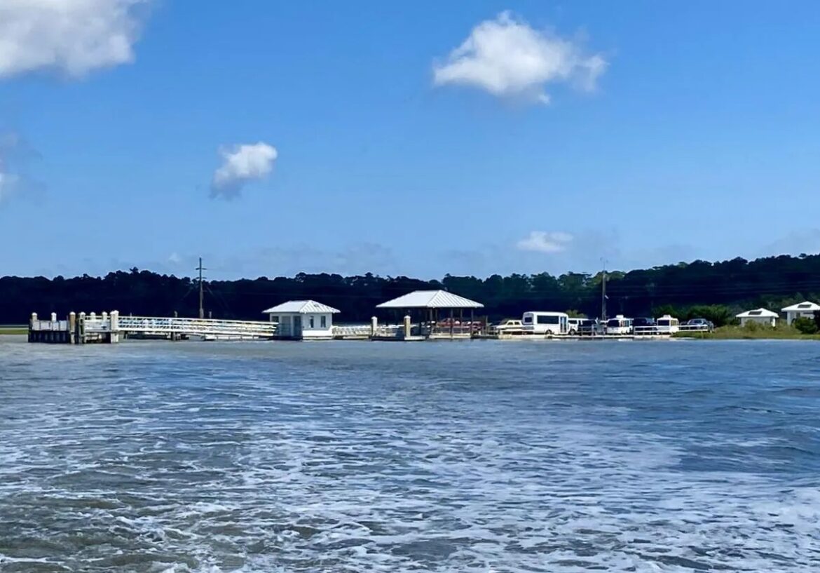 Al menos siete muertos al colapsar la pasarela de un muelle en EEUU