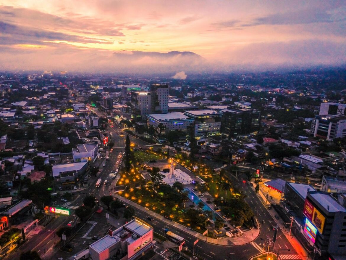 CONAMYPE estaría a punto de firmar un convenio con la OPAMSS para incorporar a más alcaldías del Gran Salvador al Plan de Desarrollo Económico Local