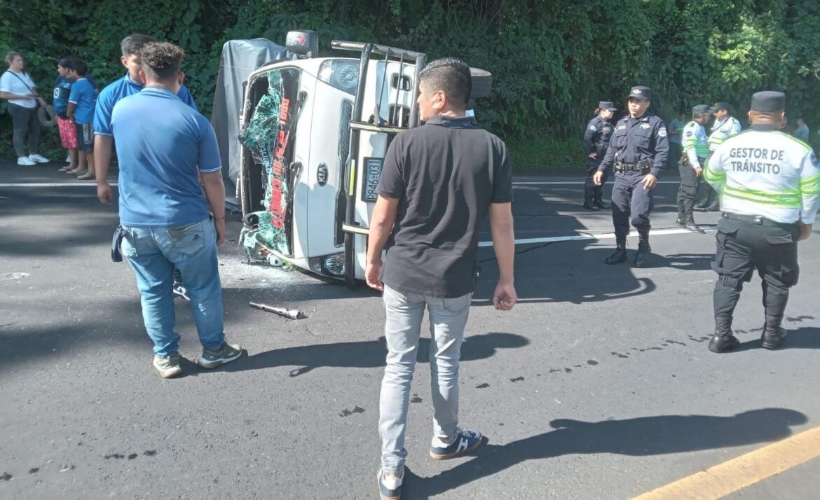 Varios lesionados tras aparatoso accidente vial en carretera a Sonsonate