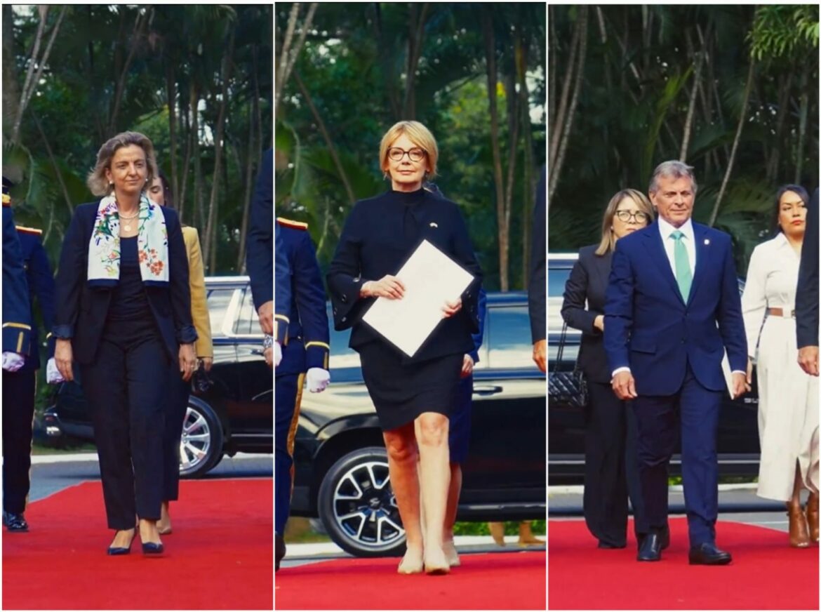 Pdte. Bukele recibe las credenciales de los embajadores de España, Canadá y Panamá