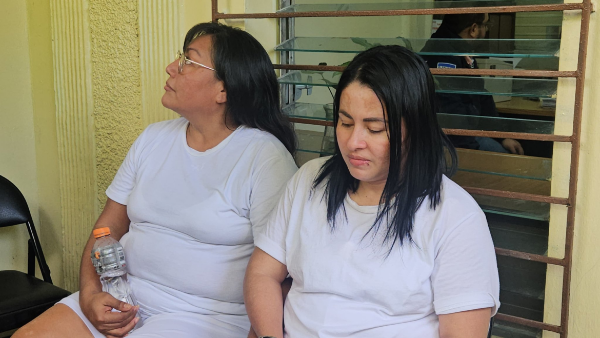 Seguirán en prisión: Acusadas de llegar como autoridades de la FGR para sacar a inquilinos de un inmueble en San Marcos