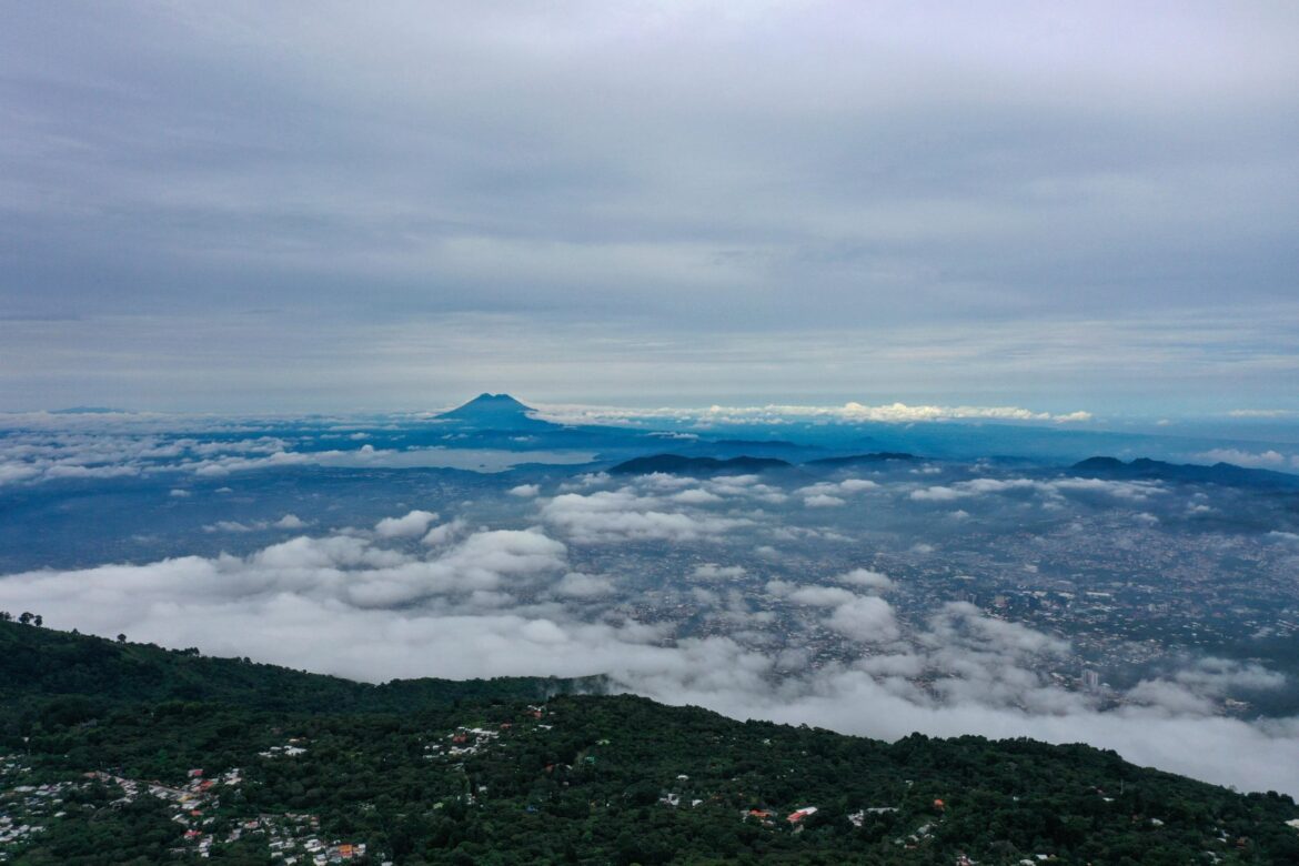 Fuertes vientos y posibilidad de lluvia principalmente en la zona oriental y paracentral del país