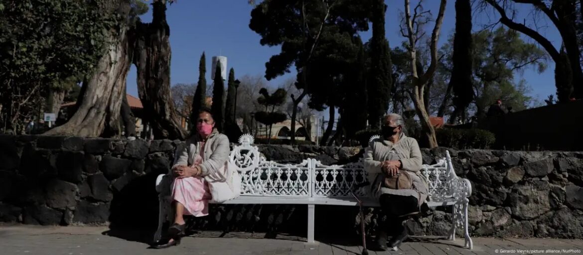 México reduce la edad para la pensión de adultos mayores