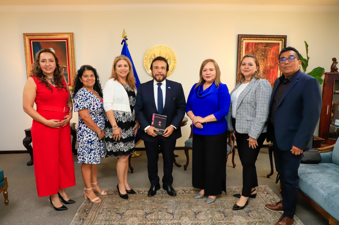 Vpdte. Ulloa se reúne con comitiva humanitaria de Canadá: podrían crear un banco de alimentos