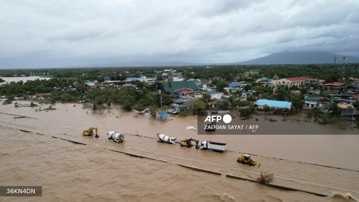 Difíciles operaciones de rescate por inundaciones en Filipinas, azotado por la tormenta Trami