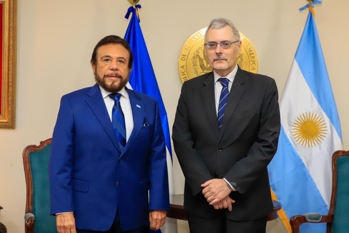 Argentina reafirmó el compromiso de fortalecer las relaciones diplomáticas con El Salvador