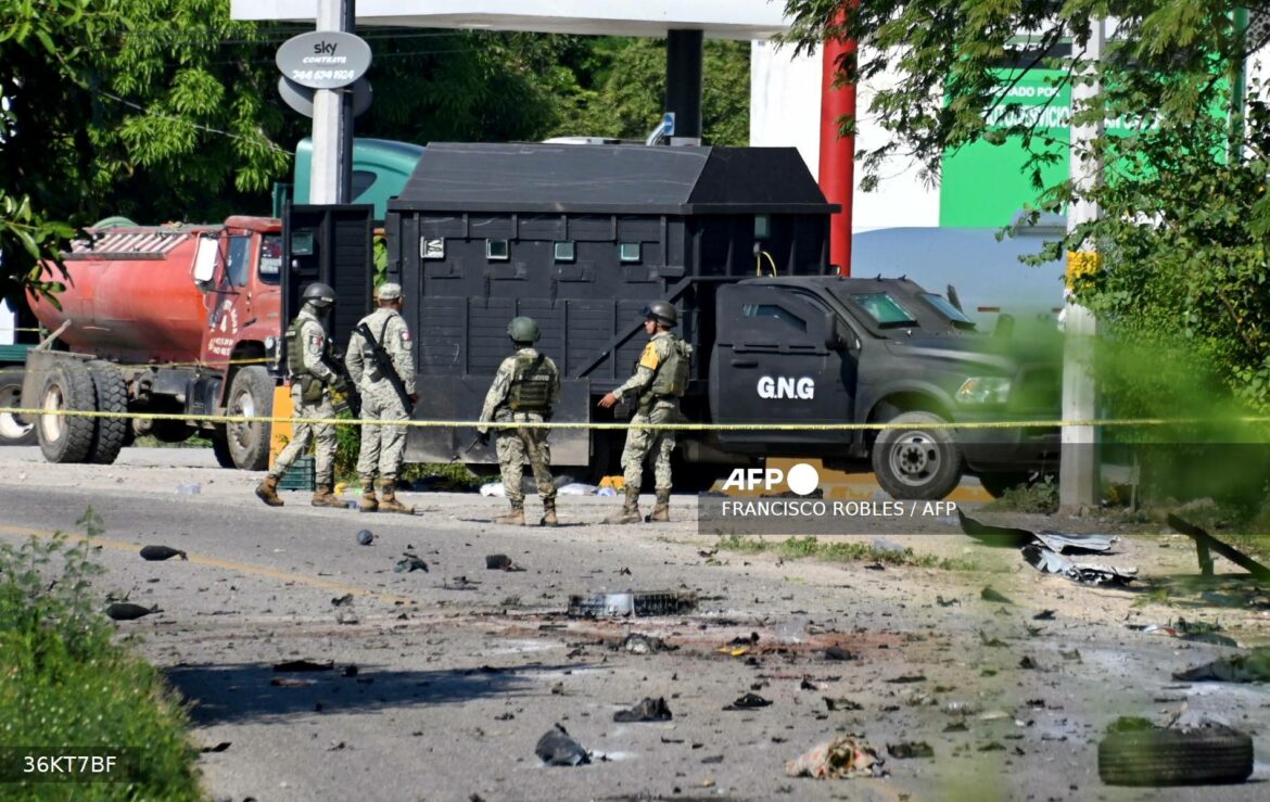 Mueren 16 personas en enfrentamientos entre autoridades y delincuentes en México