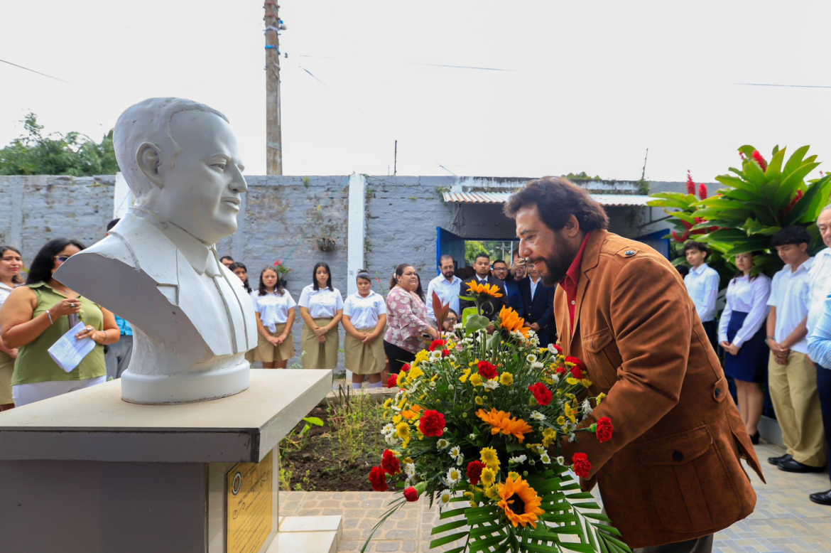 Vpdte. Ulloa homenajea el legado de dos líderes