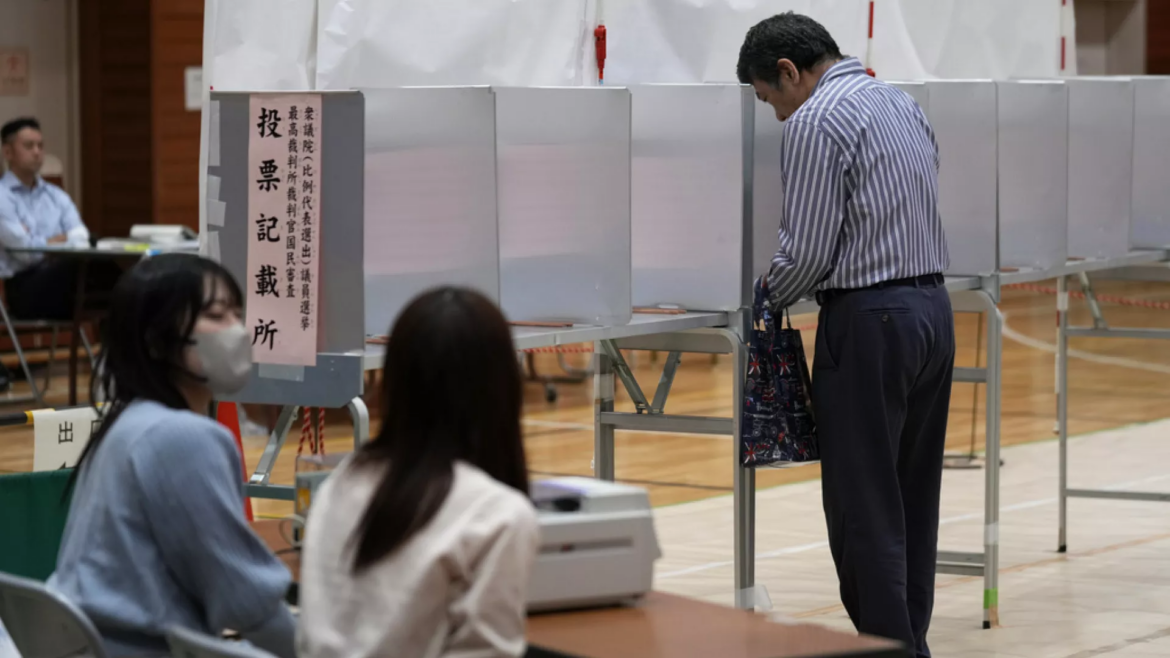 Elecciones en Japón: El partido gobernante pierde su mayoría por primera vez en 15 años