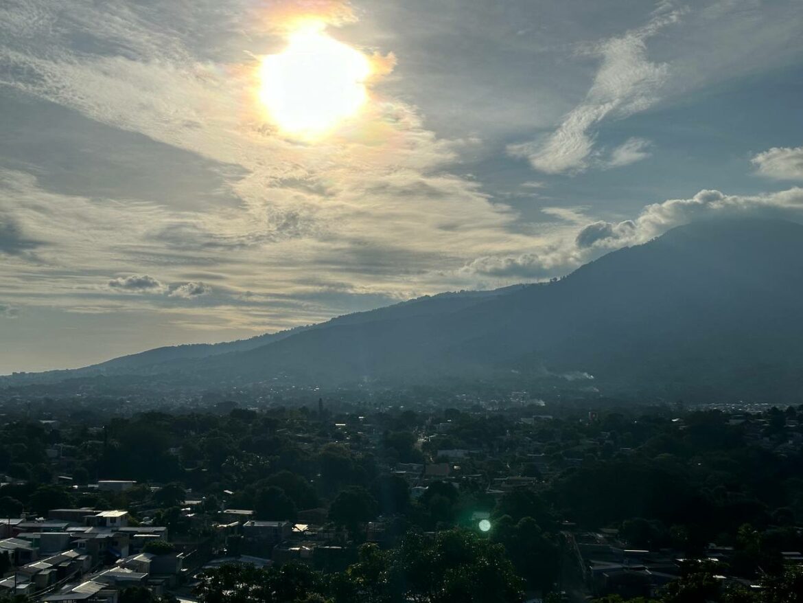Probabilidad de lluvia en varios puntos del territorio salvadoreño para este lunes