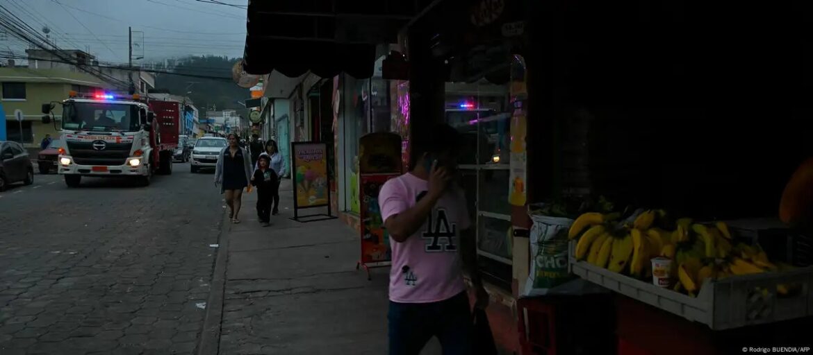 Siguen los apagones de hasta 14 horas al día en Ecuador